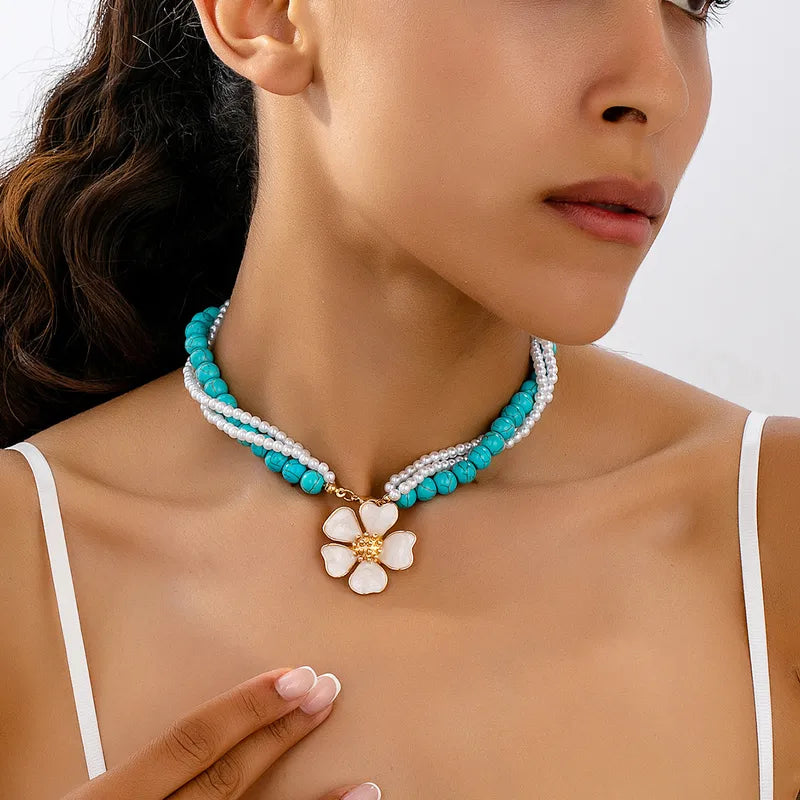 Waterproof Flora French Gold Necklace in 18K gold plated stainless steel | 7th of April
