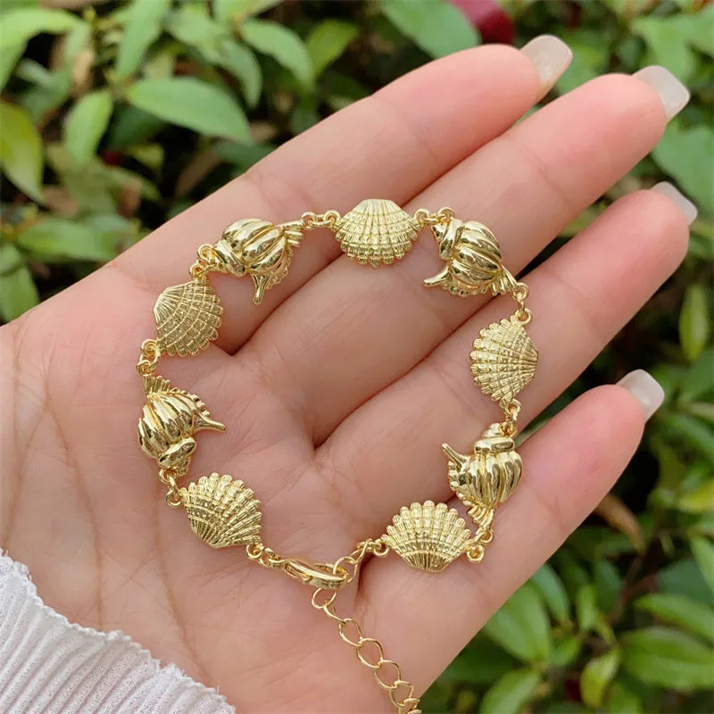 Waterproof Gold Seashell Link Bracelet in 18K gold plated stainless steel