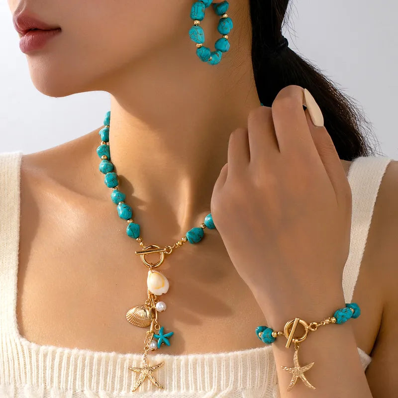 Waterproof Gold T-Earrings in 18K gold plated stainless steel | 7th of April