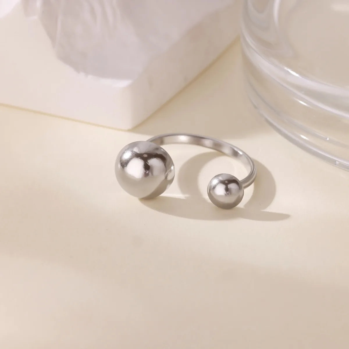 Waterproof Minimalist Silver Band Ring in polished stainless steel | 7th of April